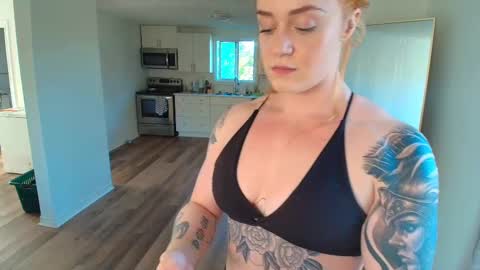 Snapshot of taylortait chatting on 09.28.25 Taylor Tait online show from 09.28.25