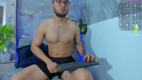 Snapshot of taylorwithtayler chatting on 01.12.26 TAYLOR AND TAYLER online show from 01.12.26