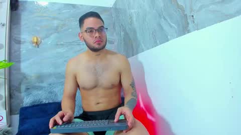 Snapshot of taylorwithtayler chatting on 01.15.26 TAYLOR AND TAYLER online show from 01.15.26