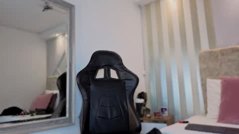 Snapshot of tayra_pradit chatting on 02.01.26 tayra online show from 02.01.26