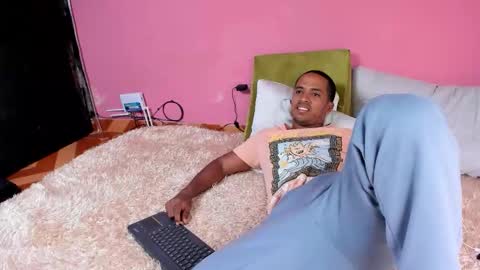 Snapshot of taysonysasha chatting on 12.14.25 ask for cum online show from 12.14.25