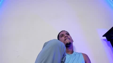 Snapshot of taysonysasha chatting on 02.09.26 ask for cum online show from 02.09.26