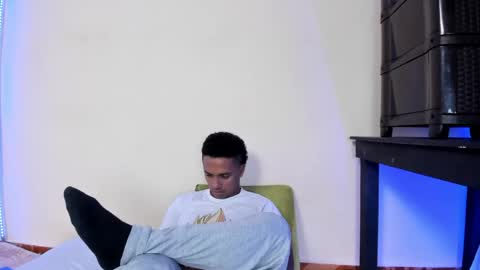 Snapshot of taysonysasha chatting on 04.14.26 ask for cum online show from 04.14.26