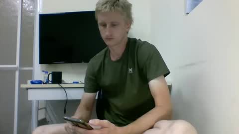 Snapshot of tcute0 chatting on 11.08.25 tcute0 online show from 11.08.25