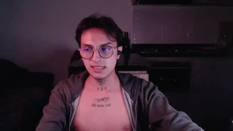 Teo independent model online show from 02.15.25