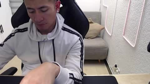 DYNAMITE DUO69 online show from 03.05.26