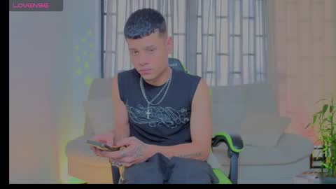 Snapshot of teeenagefeverr chatting on 10.22.25 teeenagefeverr online show from 10.22.25