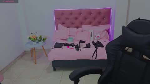 teffa_naught_hott online show from 12.04.25