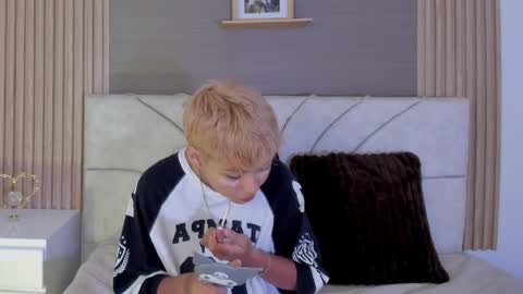 Estefani online show from 04.11.26