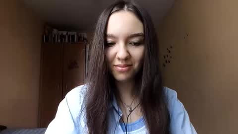 Snapshot of teganmeiser chatting on 11.03.25 Kimi online show from 11.03.25