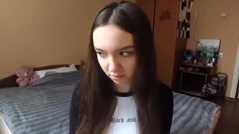 Snapshot of teganmeiser chatting on 11.29.25 Kimi online show from 11.29.25