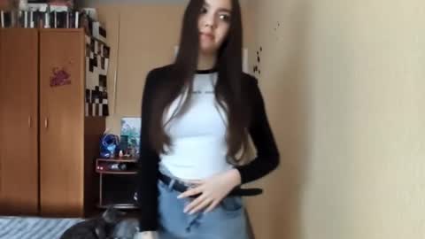 Snapshot of teganmeiser chatting on 12.02.25 Kimi online show from 12.02.25