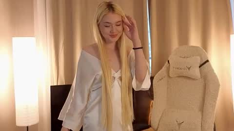 Snapshot of tellasky chatting on 09.20.25 Sofia online show from 09.20.25