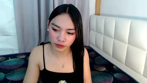 Snapshot of temptmebabyx chatting on 06.30.26 YOGIRL MAXINE online show from 06.30.26
