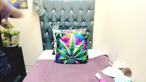 Snapshot of temptressqeen chatting on 01.14.26 temptressqeen online show from 01.14.26