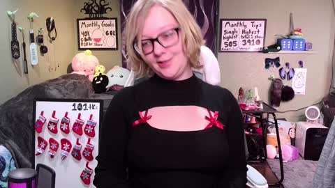 Snapshot of ten_tickle_pixie chatting on 12.20.24 Pixie and Tentacle Overlord online show from 12.20.24