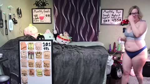 Snapshot of ten_tickle_pixie chatting on 01.22.25 Pixie and Tentacle Overlord online show from 01.22.25