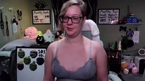 Snapshot of ten_tickle_pixie chatting on 03.10.25 Pixie and Tentacle Overlord online show from 03.10.25