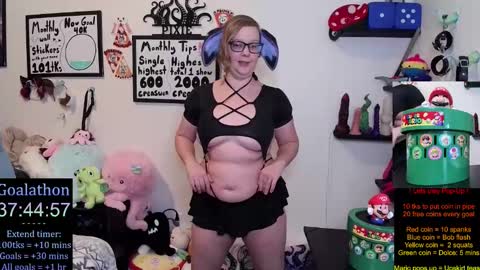 Snapshot of ten_tickle_pixie chatting on 11.07.25 Pixie and Tentacle Overlord online show from 11.07.25