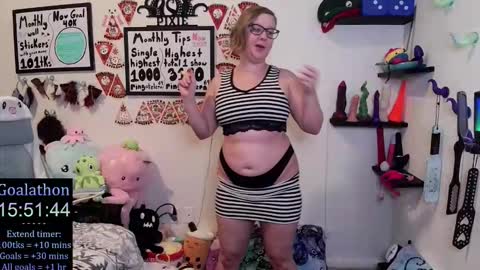 Snapshot of ten_tickle_pixie chatting on 11.21.25 Pixie and Tentacle Overlord online show from 11.21.25