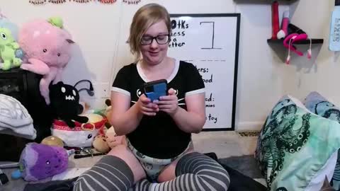 Snapshot of ten_tickle_pixie chatting on 11.26.25 Pixie and Tentacle Overlord online show from 11.26.25