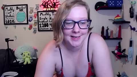 Snapshot of ten_tickle_pixie chatting on 12.22.25 Pixie and Tentacle Overlord online show from 12.22.25