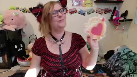 Snapshot of ten_tickle_pixie chatting on 02.02.26 Pixie and Tentacle Overlord online show from 02.02.26