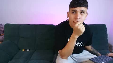 Snapshot of tender_dust chatting on 10.27.25 tender_dust online show from 10.27.25