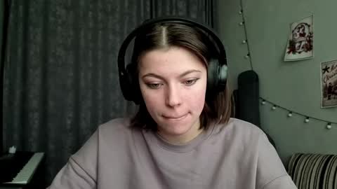 Snapshot of terranaufzinger chatting on 02.11.26 Anny Simpson online show from 02.11.26