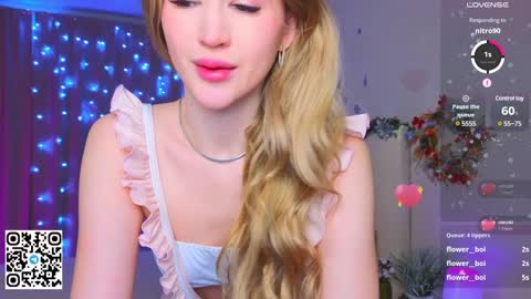 Snapshot of tesalune chatting on 12.23.24 Tessa online show from 12.23.24