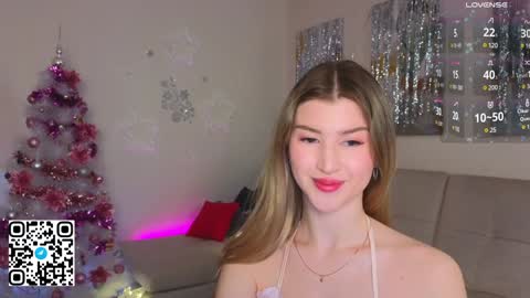 Snapshot of tesalune chatting on 01.11.25 Tessa online show from 01.11.25