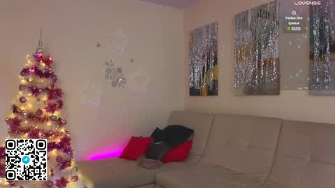 Snapshot of tesalune chatting on 01.12.25 Tessa online show from 01.12.25