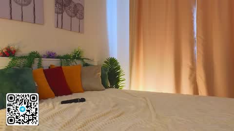 Snapshot of tesalune chatting on 01.25.25 Tessa online show from 01.25.25