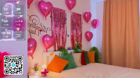 Snapshot of tesalune chatting on 02.15.25 Tessa online show from 02.15.25