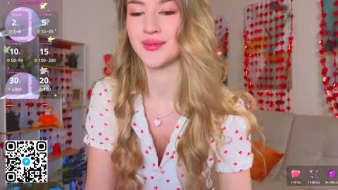 Snapshot of tesalune chatting on 02.18.25 Tessa online show from 02.18.25