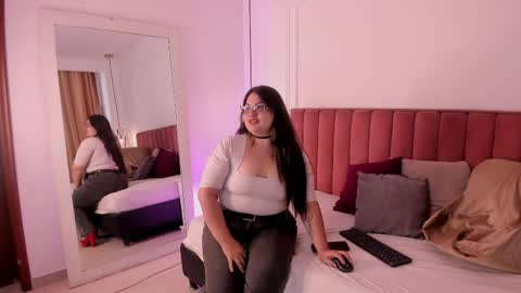 Snapshot of tessa_sinclaire chatting on 05.19.26 TERESA online show from 05.19.26