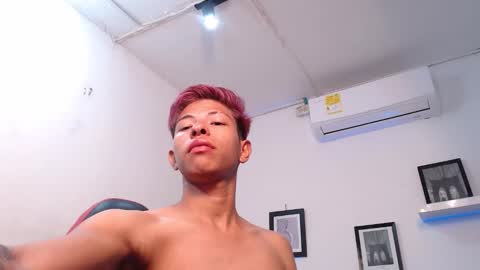 Snapshot of tessachains chatting on 11.05.25 tessachains online show from 11.05.25