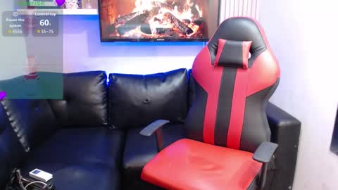 Snapshot of tessachains chatting on 12.15.25 tessachains online show from 12.15.25