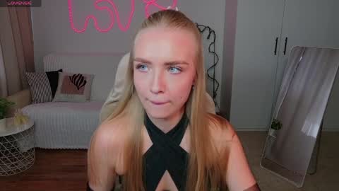 TessaHamilton online show from 04.13.26