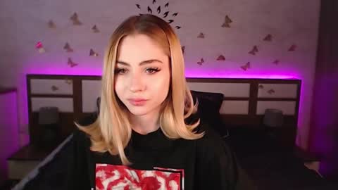 Snapshot of tessawillson chatting on 02.03.25 Tessa online show from 02.03.25