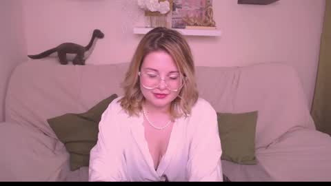 Snapshot of tesspleasure chatting on 12.26.24 TESSA online show from 12.26.24