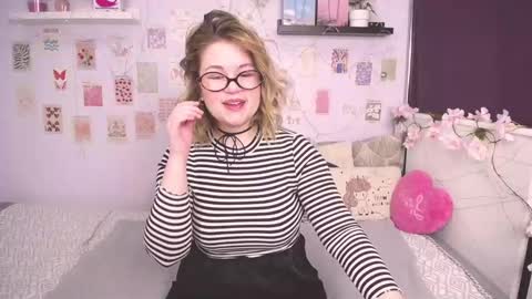 Snapshot of tesspleasure chatting on 01.10.25 TESSA online show from 01.10.25