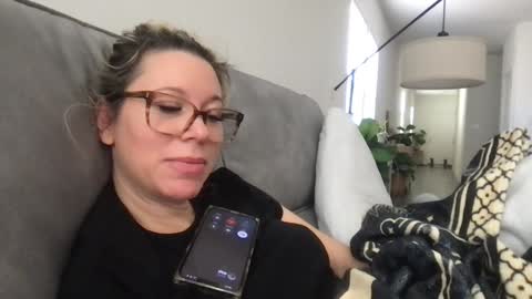 Snapshot of texas_blonde chatting on 11.04.25 Daphne Summers online show from 11.04.25