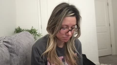 Snapshot of texas_blonde chatting on 11.11.25 Daphne Summers online show from 11.11.25