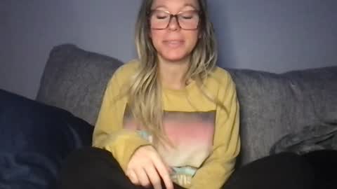 Snapshot of texas_blonde chatting on 11.12.25 Daphne Summers online show from 11.12.25