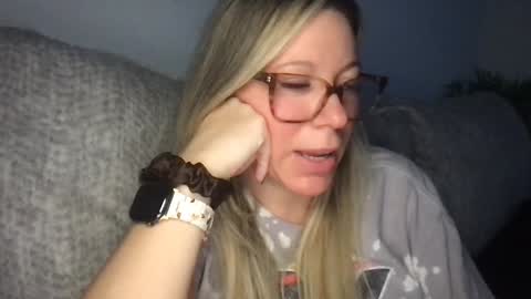 Snapshot of texas_blonde chatting on 11.24.25 Daphne Summers online show from 11.24.25