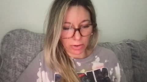 Snapshot of texas_blonde chatting on 11.24.25 Daphne Summers online show from 11.24.25