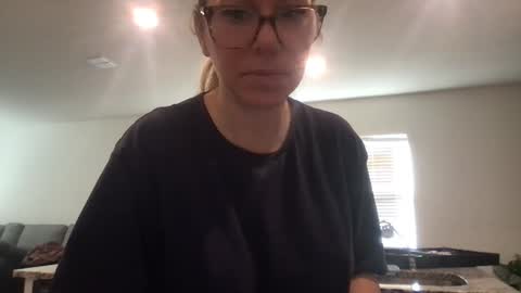 Snapshot of texas_blonde chatting on 11.25.25 Daphne Summers online show from 11.25.25