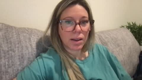 Snapshot of texas_blonde chatting on 12.03.25 Daphne Summers online show from 12.03.25