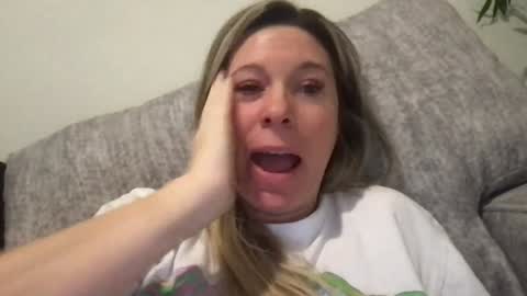 Snapshot of texas_blonde chatting on 12.04.25 Daphne Summers online show from 12.04.25